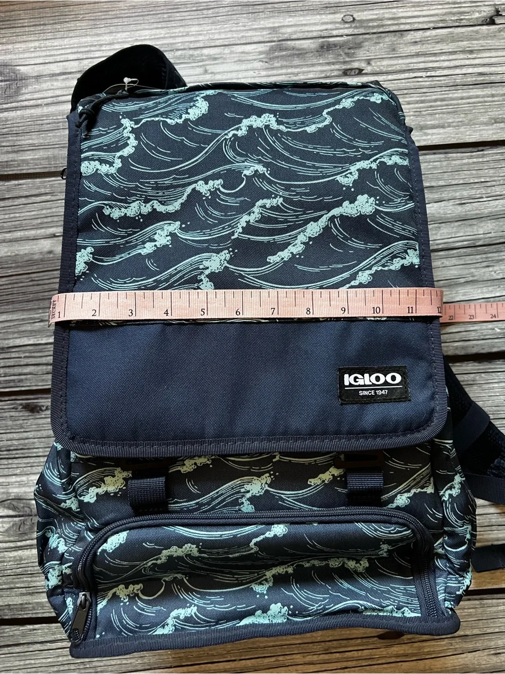 Igloo Daytripper Backpack Cooler in Navy Wave